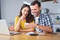 Cómo hablar de dinero con tu pareja sin que termine en pelea: lo que dice la ciencia