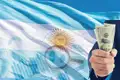 Argentina: el riesgo país toca mínimos de ocho años y los bonos en dólares suben más de 10%