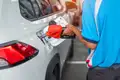 Petróleo sube USD 20 en 3 semanas y alza de combustibles es inevitable: qué significa para tu bolsillo