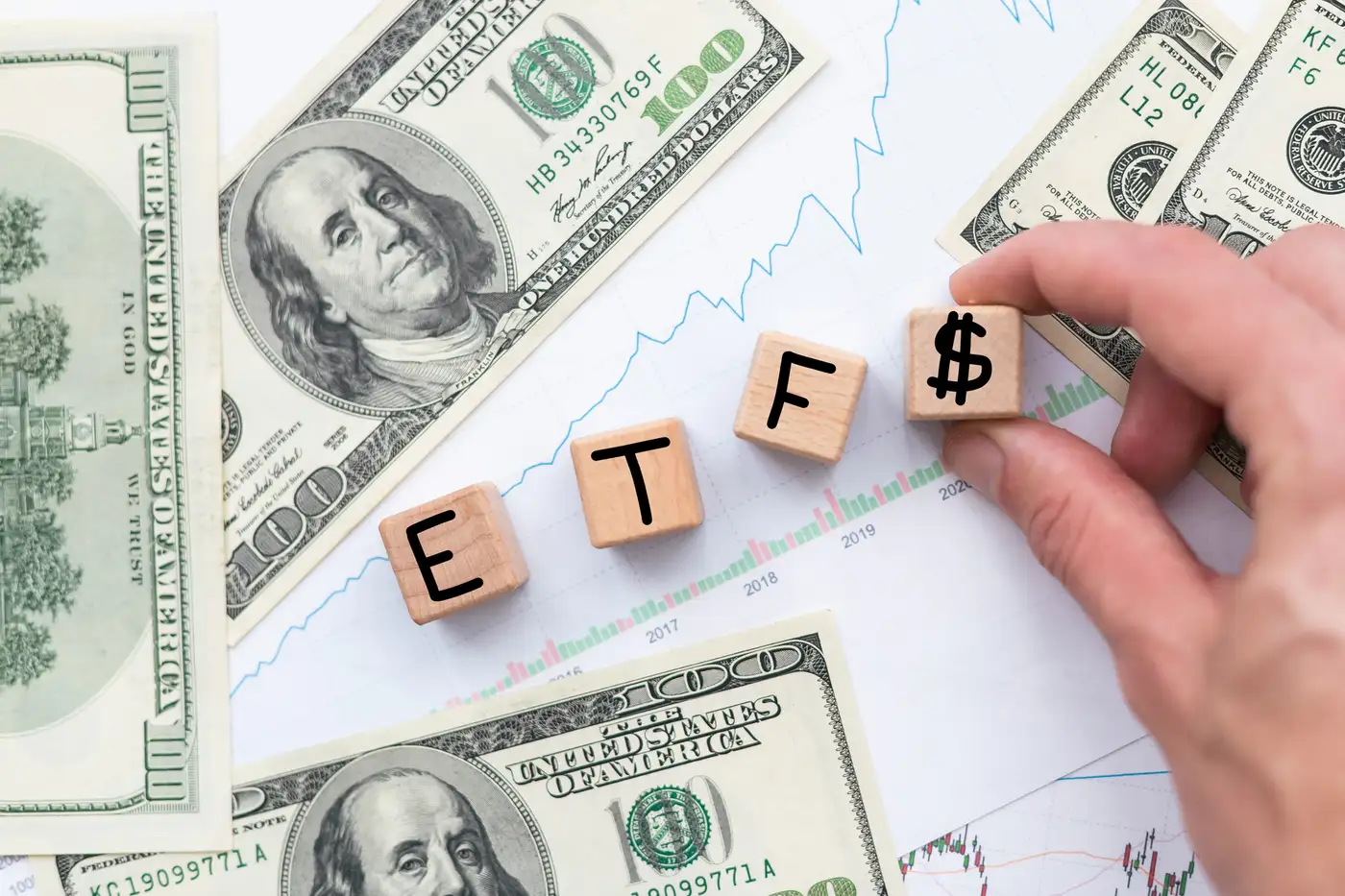 Diagrama educativo de cómo se crean y rescatan las cuotas de un ETF entre el fondo, los participantes autorizados y la bolsa