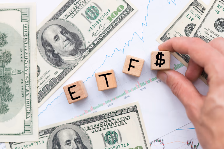 Cómo funciona un ETF por dentro: NAV, spread y tracking error