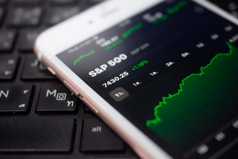 VOO vs QQQ: diferencias, costos y riesgo