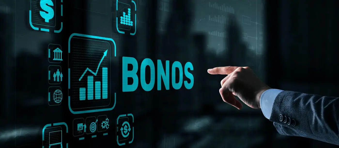 Hombre de negocios observando comportamiendo de bonos del tesoro
